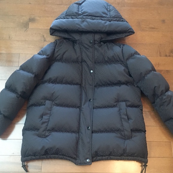 Large Burberry Women’s Sellindge TB Jacquard Down Puffer Coat in Black - Picture 3 of 4